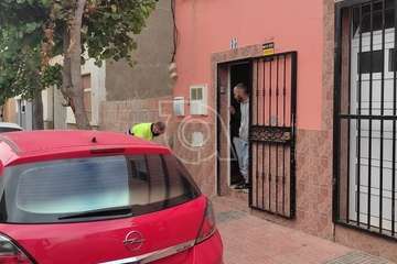 Dos familias de Los Llanos de Telde, con cinco menores a su cargo, denuncian el corte de suministro de agua/TA.